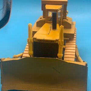 VINTAGE CONRAD 1:50 SCALE CAT D10 BULLDOZER WOB SELLING AS